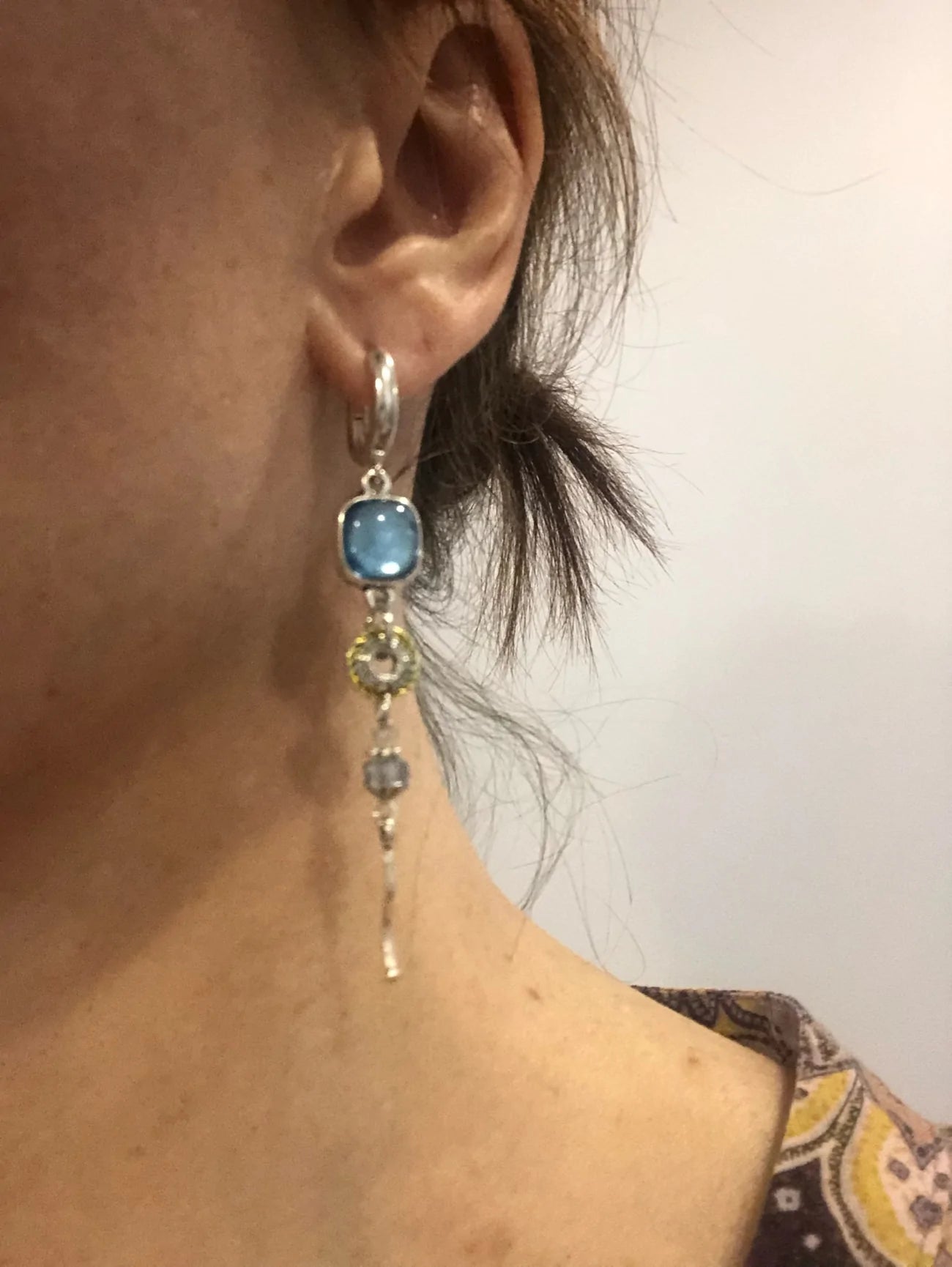 Orecchini a Croce di Pietra Blu, immagine 2 - Emma e Gemma