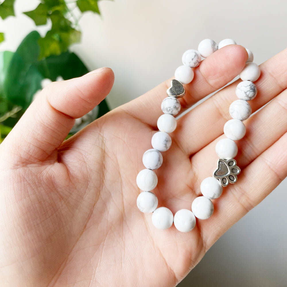 Bracciale in Pietra Naturale con Charm a Zampa e Cuore – Design Fatti a Mano, immagine 3 - Emma e Gemma