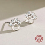 Orecchini a Perno a Forma di Zampa in Argento Sterling – Con Zirconia Scintillante, immagine 2 - Emma e Gemma