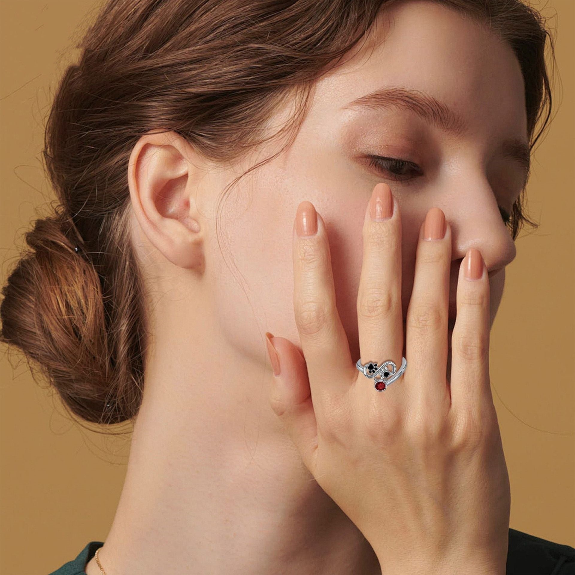 Anello Regolabile con Impronta Nera e Gemma Rossa, immagine 4 - Emma e Gemma