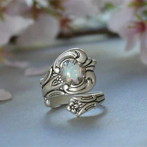 Anello Regolabile con Cucchiaio in Opale Bianco - Emma e Gemma