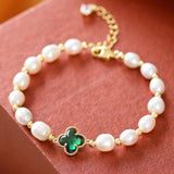 Bracciale a Quattro Foglie di Trifoglio in Oro con Smeraldi e Perle, immagine 2 - Emma e Gemma