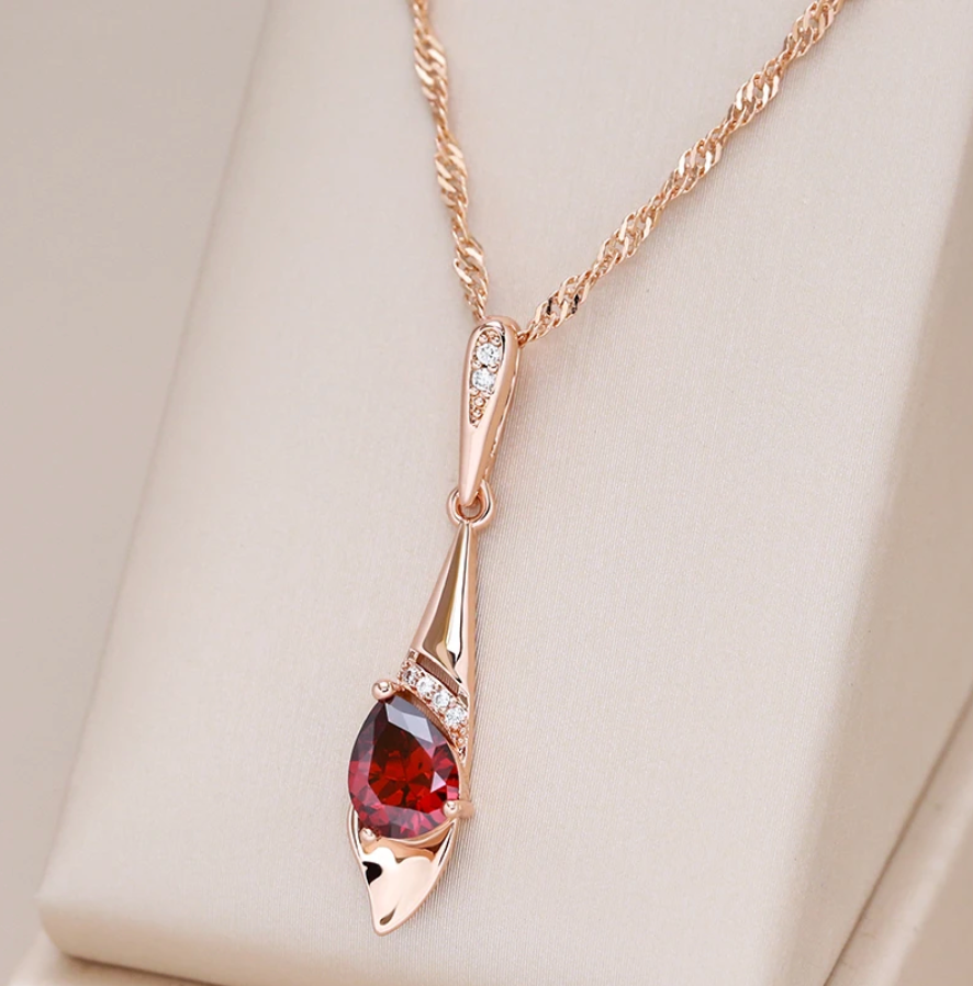 Collana Elegante in Rubino Dorato - Emma e Gemma