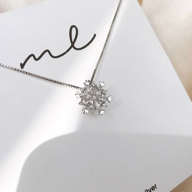 Collana di Cristallo a Fiocco di Neve Glitterato in Oro e Argento, immagine 4 - Emma e Gemma
