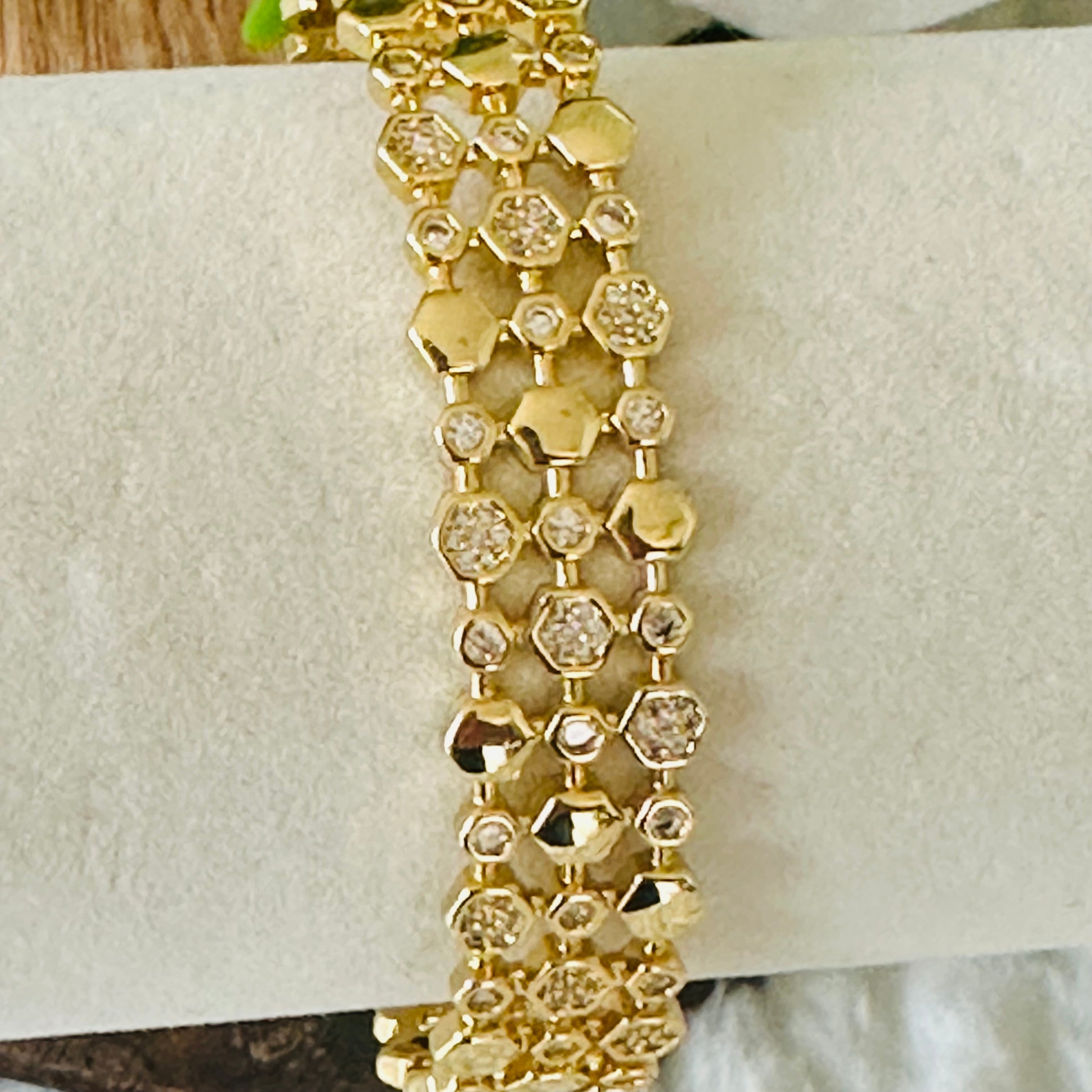 Bracciale a Cuffia Esagonale Gavriella, immagine 3 - Emma e Gemma