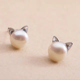 Orecchini a perno in argento sterling a forma di gatto con perla, immagine 2 - Emma e Gemma