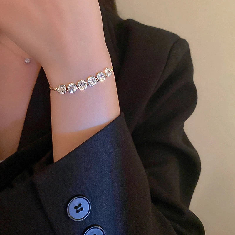Bracciale di Lusso Regolabile con Zirconia Dorata, immagine 3 - Emma e Gemma