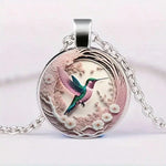 Collana con Pendente a Cupola di Vetro a Forma di Colibrì, immagine 2 - Emma e Gemma