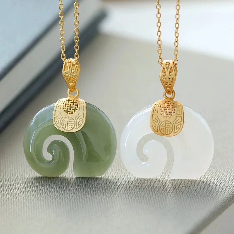 Collana con Pendente di Elefante in Giada Hetian – Catena Placcata in Oro 18K per Donne, immagine 2 - Emma e Gemma