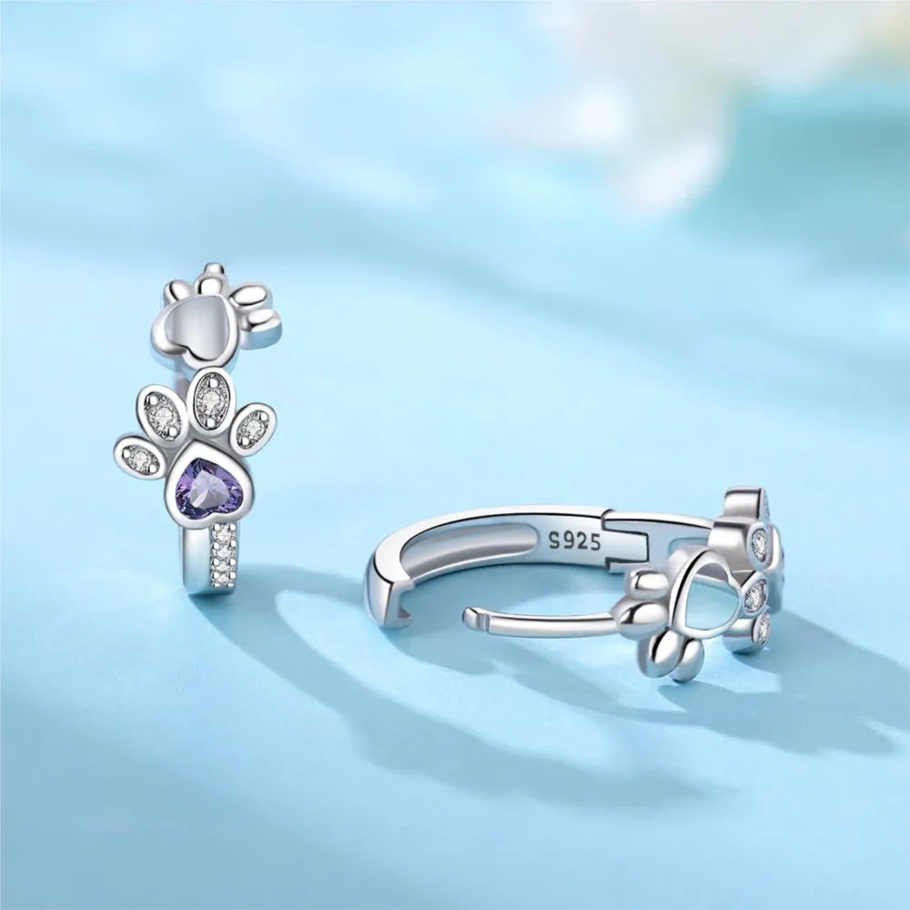 Orecchini Huggie a Forma di Zampa in Argento Sterling 925 – Con Zirconia e Gemma a Cuore, immagine 3 - Emma e Gemma