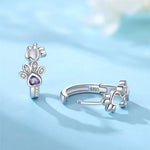 Orecchini Huggie a Forma di Zampa in Argento Sterling 925 – Con Zirconia e Gemma a Cuore, immagine 3 - Emma e Gemma
