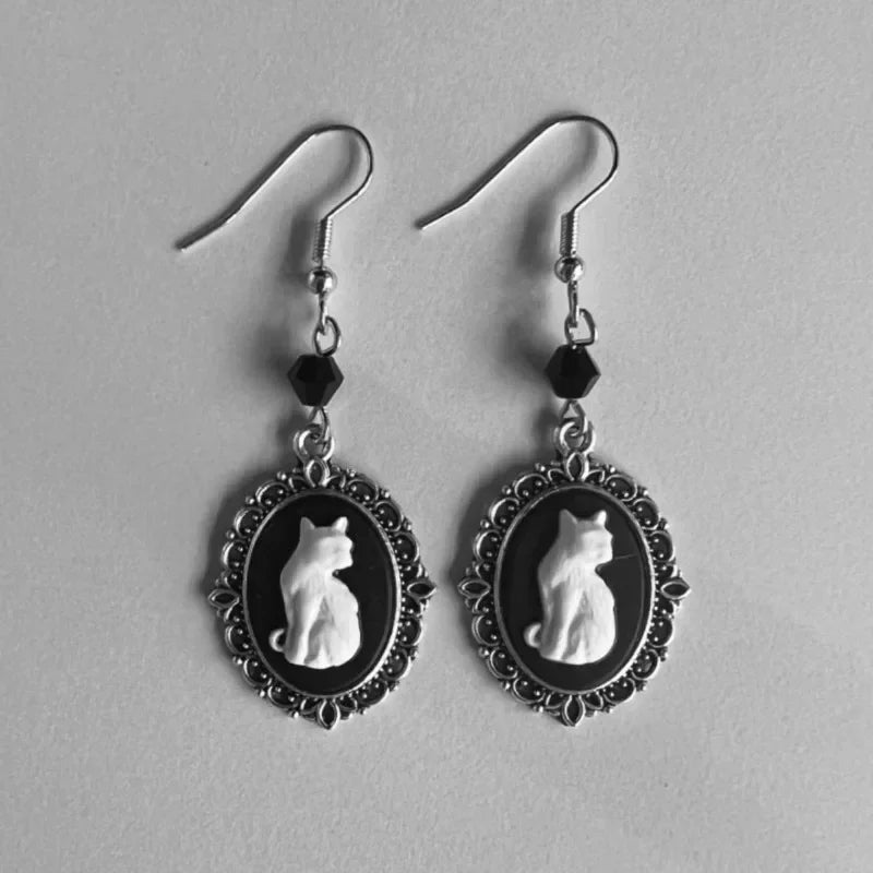 Orecchini a Goccia Vintage con Gatto Bianco – Gioielli in Rame Argentato per Donne - Emma e Gemma