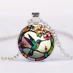 Collana con Pendente a Cupola di Vetro a Forma di Colibrì - Emma e Gemma