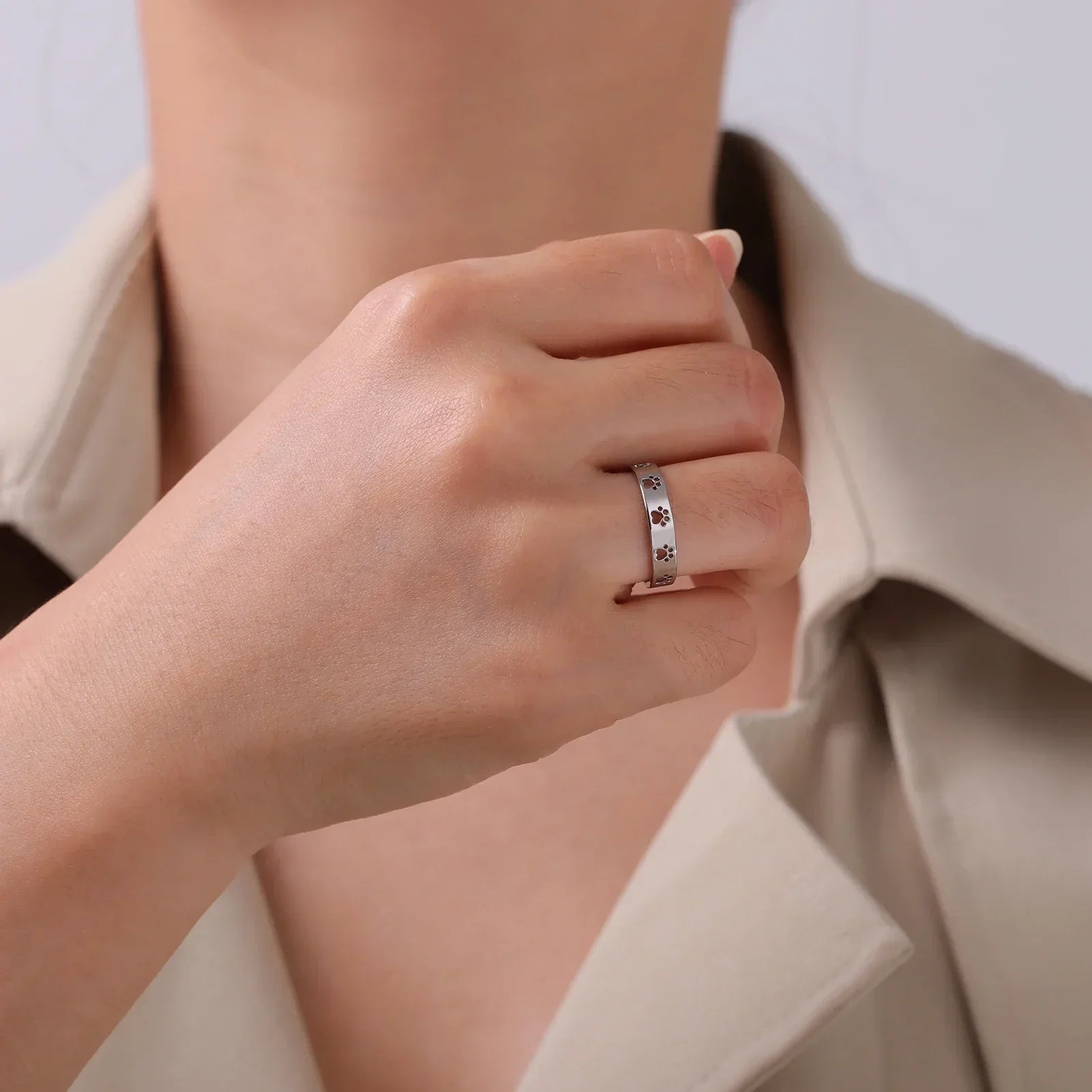 Anello con Stampa di Zampa in Tonalità Oro – Acciaio Inossidabile, immagine 5 - Emma e Gemma