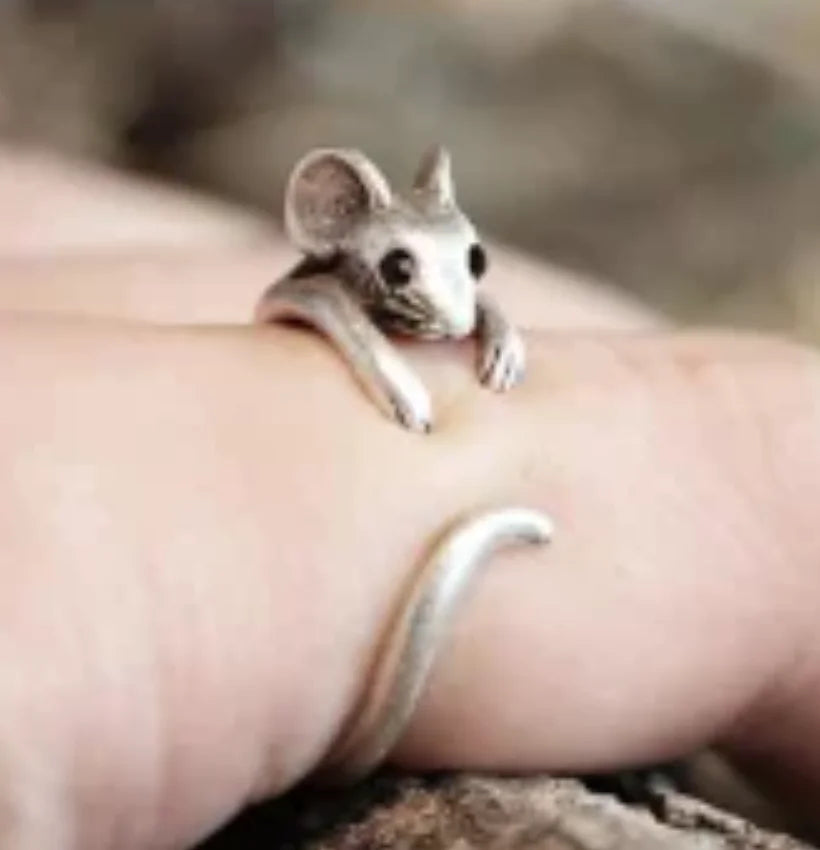 Anello Avvolgente Topo Adorabile – Gioiello Vintage Regolabile, immagine 2 - Emma e Gemma