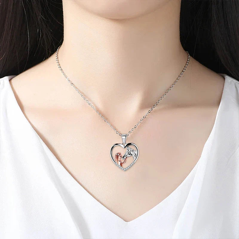 Bellissima Collana con Zircone a Forma di Cuore per Ragazza e Cavallo, immagine 3 - Emma e Gemma