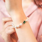 Bracciale a Quattro Foglie di Trifoglio in Oro con Smeraldi e Perle, immagine 5 - Emma e Gemma