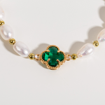 Bracciale a Quattro Foglie di Trifoglio in Oro con Smeraldi e Perle, immagine 3 - Emma e Gemma