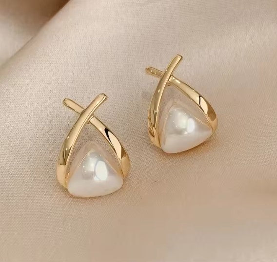 Orecchini Vintage a Triangolo con Perle Pendenti - Emma e Gemma