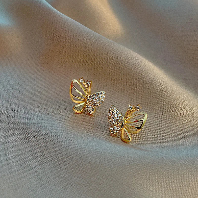 Orecchini a Perno a Forma di Farfalla in Zircone Eleganti, immagine 3 - Emma e Gemma