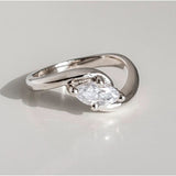 Anello Vintage in Zirconia Onda Argento - Emma e Gemma