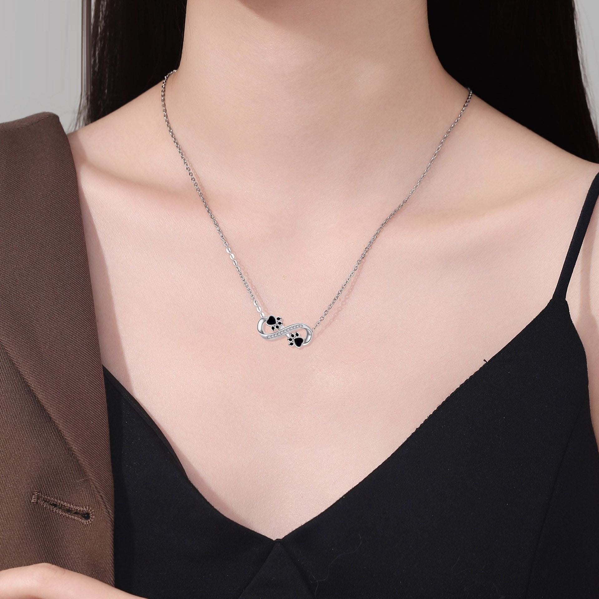 Collana con impronta di zampa infinito con zirconia, immagine 3 - Emma e Gemma