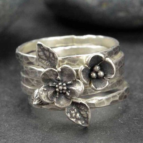 Anello a strati in argento con fiori vintage - Emma e Gemma