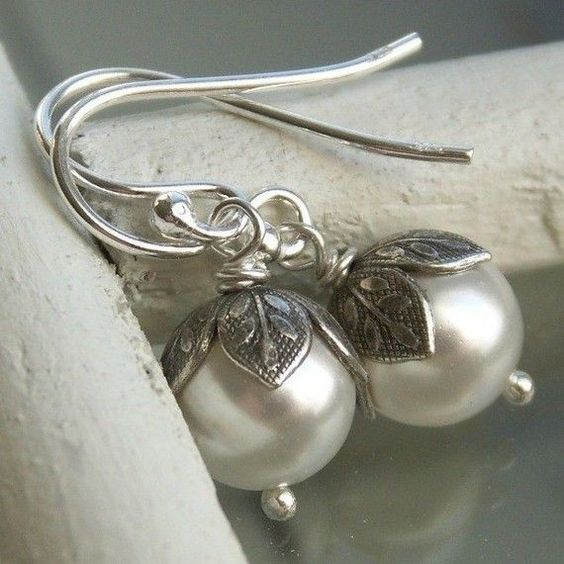 Orecchini Vintage con Perle a Forma di Fiore - Emma e Gemma