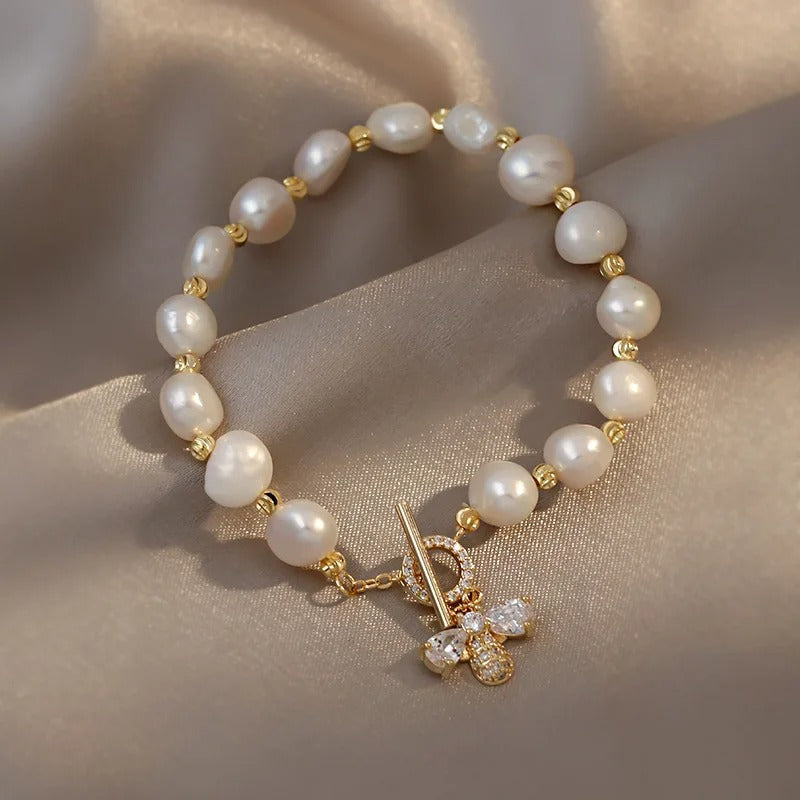 Bracciale con Charm a Farfalla in Oro e Perle - Emma e Gemma