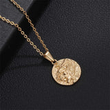 Collana con pendente a forma di moneta con testa di leone incisa in oro classico - Emma e Gemma