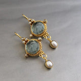 Orecchini a Goccia in Vetro Blu Vintage e Perle - Emma e Gemma