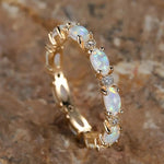 Anello Eternità in Oro Vintage con Opale - Emma e Gemma