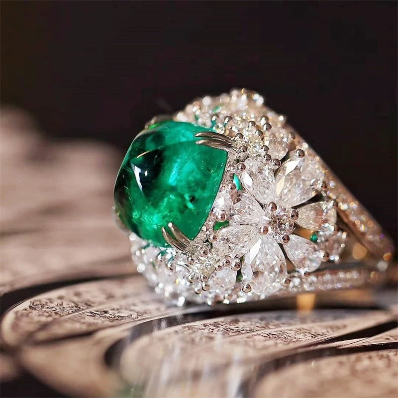 Anello Floreale Vintage in Pietra Verde e Diamanti - Emma e Gemma