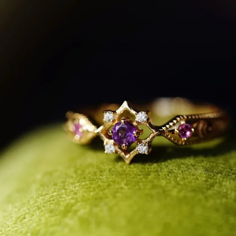 Anello Geometrico Regolabile in Oro Vintage e Cristallo Viola di Ametista - Emma e Gemma