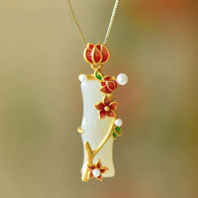 Collana con Pendente Floreale in Oro Classico, Rosso e Perla - Emma e Gemma