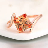 Anello in Gemma Arancione a Taglio Piramidale in Oro Rosa - Emma e Gemma