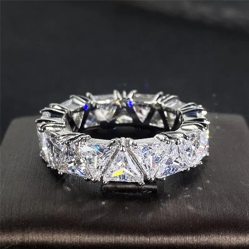Anello Eternità in Argento Vintage con Pietra Triangolare - Emma e Gemma