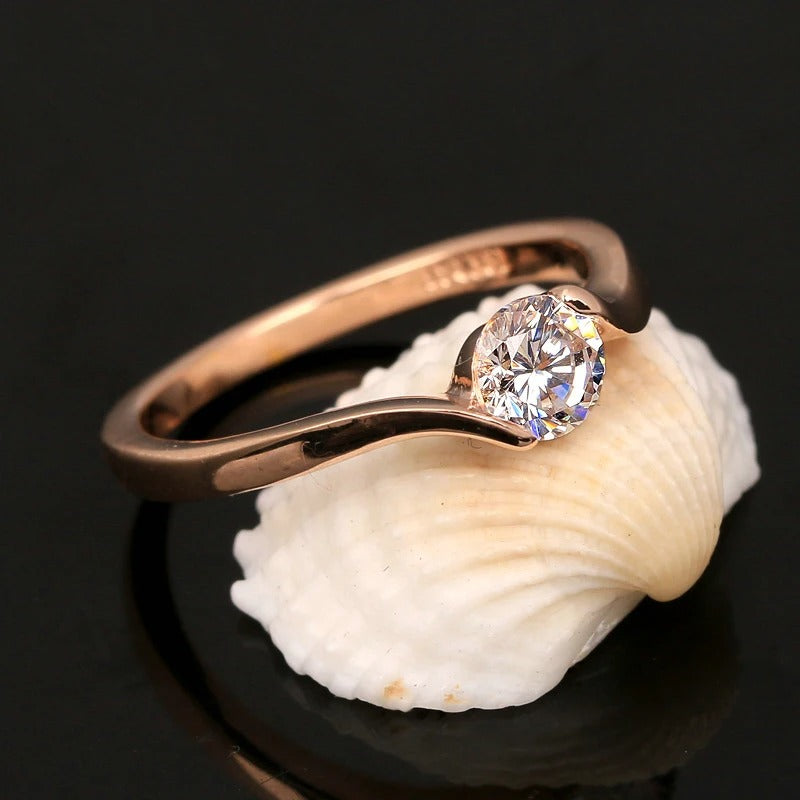 Anello Solitario in Oro Rosa Vintage con Diamante Rotondo - Emma e Gemma