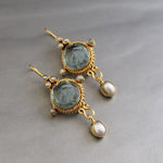 Orecchini Pendenti in Vetro Blu Vintage e Perle - Emma e Gemma