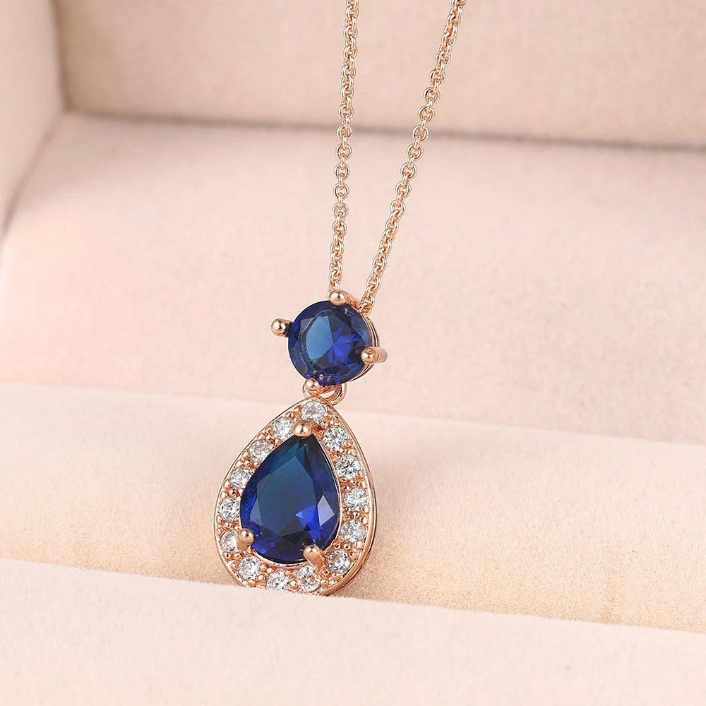 Collana con pendente a goccia e gemma ovale blu in oro rosa antico - Emma e Gemma