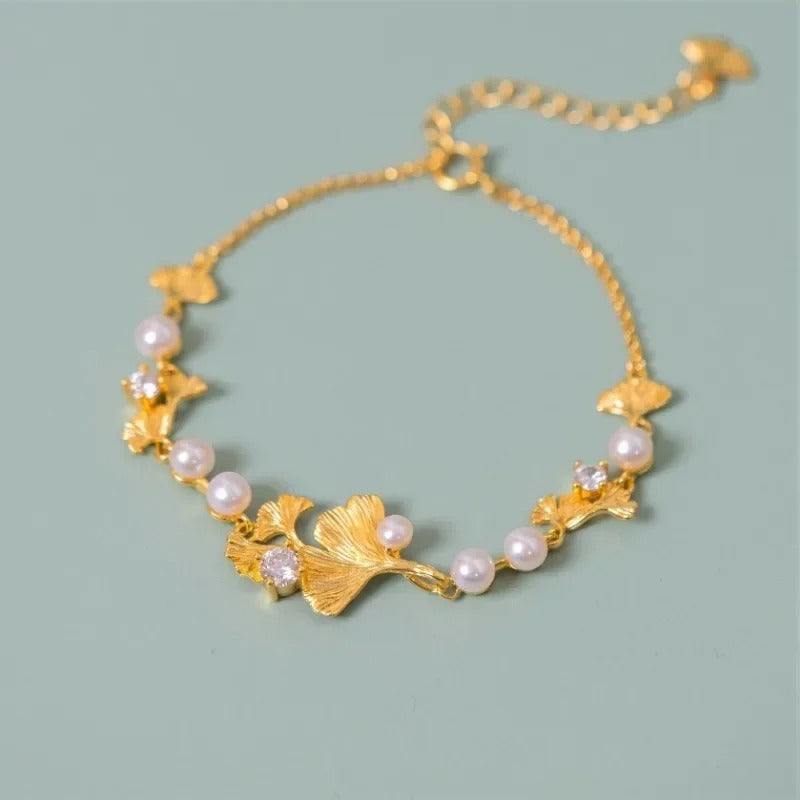 Bracciale in Perle con Foglia di Ginkgo in Oro Classico - Emma e Gemma