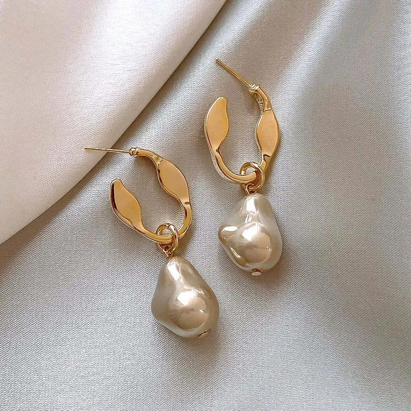 Orecchini Vintage a Perla a Forma di Lacrima in Oro - Emma e Gemma