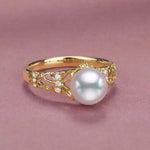 Anello Regolabile Vintage in Oro e Perle con Motivo Floreale - Emma e Gemma