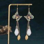 Orecchini a pendente in perla con farfalla dorata e verde vintage - Emma e Gemma