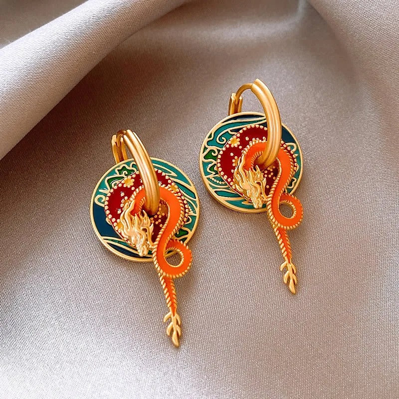 Orecchini Classici con Design di Drago e Fiamma Colorati in Oro - Emma e Gemma