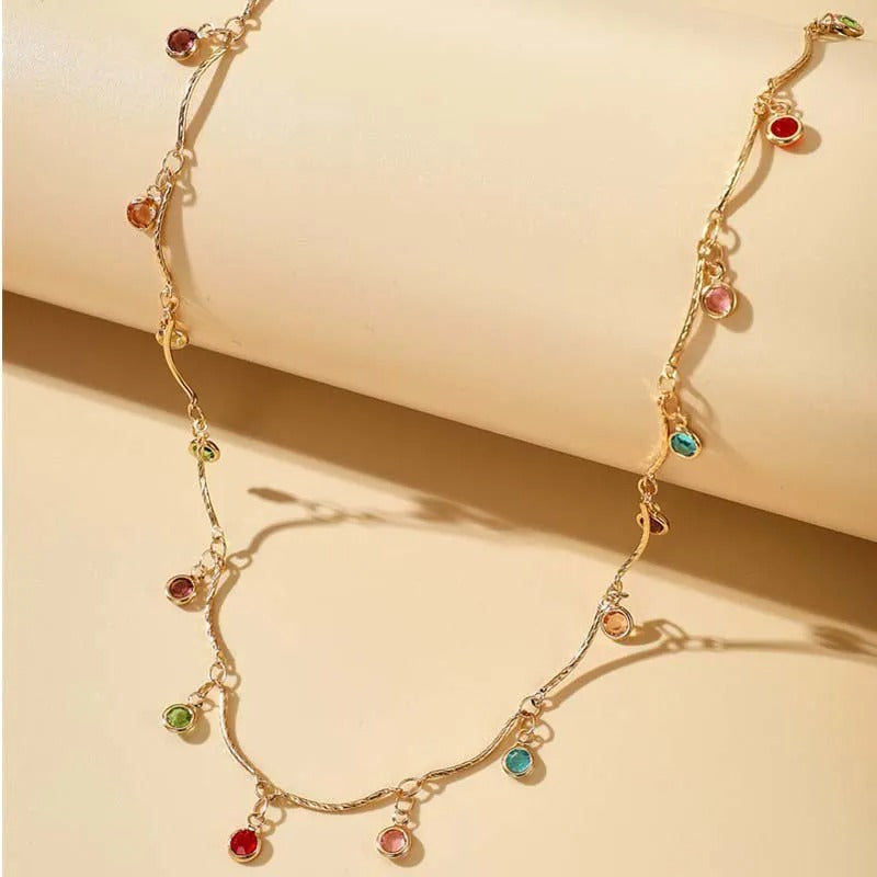 Collana con Pietre Colorate Vibranti e Catena Intrecciata - Emma e Gemma