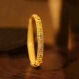 Bracciale Rigido in Stile Etnico con Gemma Verde e Motivo Floreale - Emma e Gemma