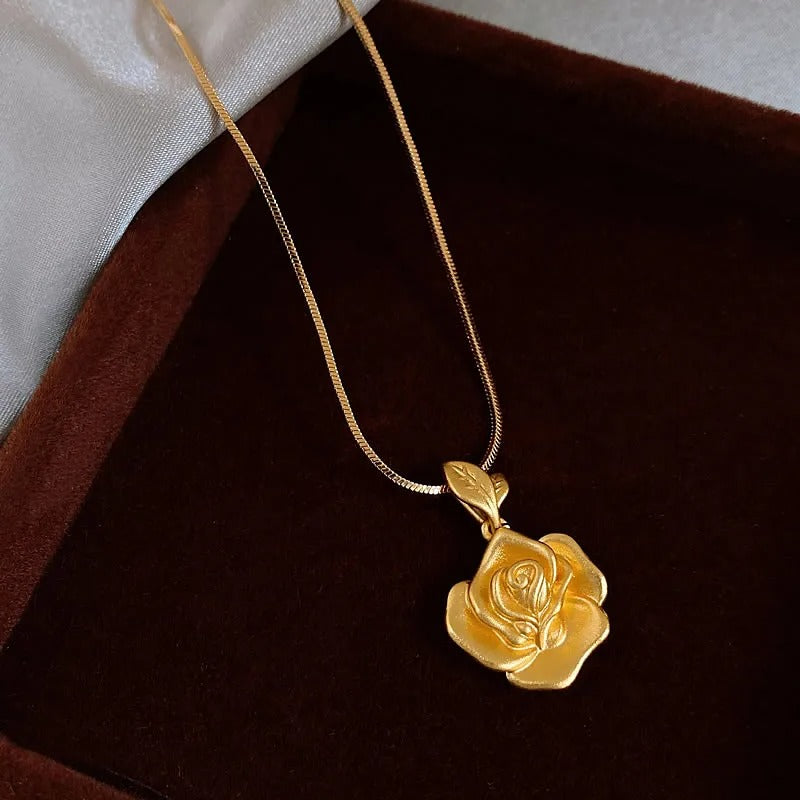 Collana con pendente a forma di rosa in oro vintage - Emma e Gemma