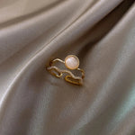 Anello Regolabile in Perla Bianca Vintage e Oro a Onda - Emma e Gemma