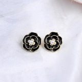 Orecchini in Perle con Fiori in Smalto Nero - Emma e Gemma